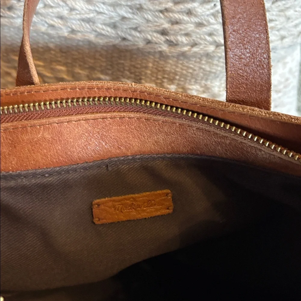 Madewell Transport Crossbody Leather Bag in Congac - Picture 2 of 10